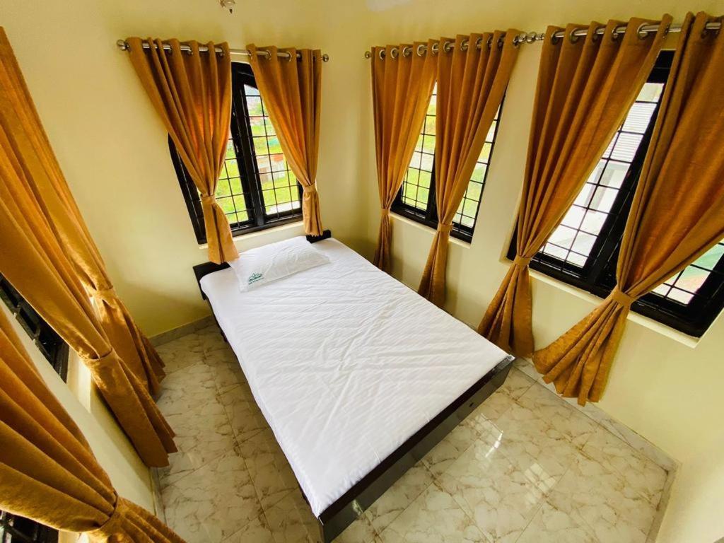 Bob Lesiure Hotel อูตี ภายนอก รูปภาพ